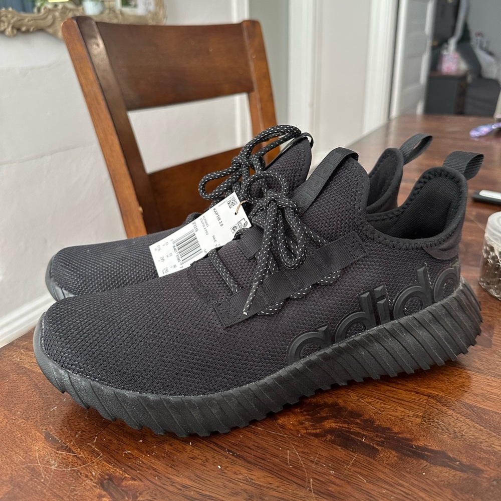 NWT Adidas Men’s 11.5 sneakers